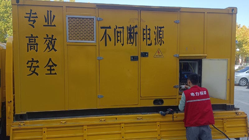 密云柴油发电机组和UPS电源配合使用时，如何避免切换过程中的电力中断？